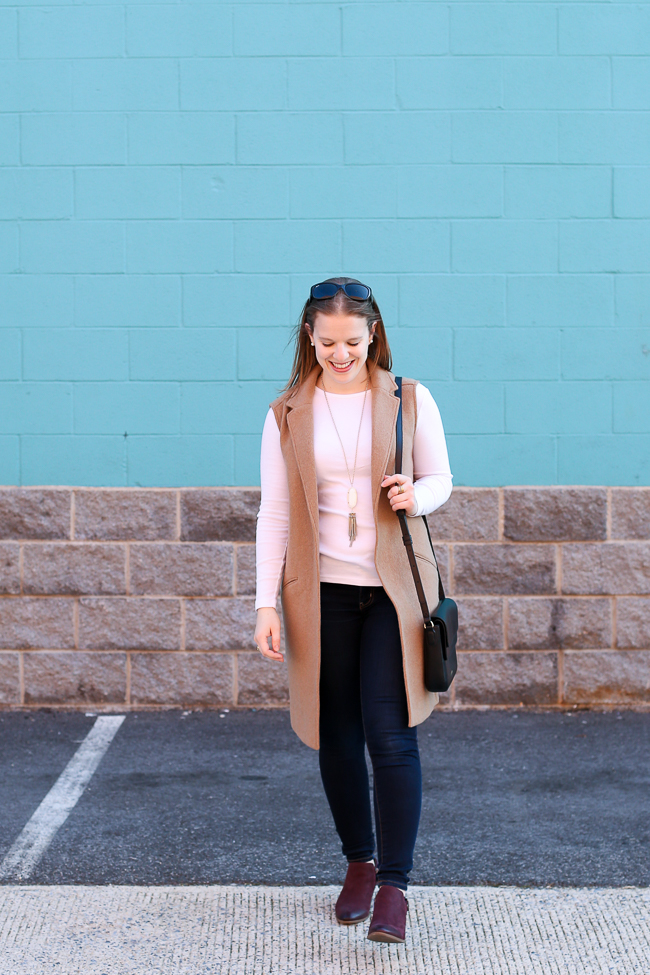 woman in long sweater, pink top, and jeans for Cute Thanksgiving Outfit Ideas woman in long sweater, pink top, and jeans for Cute Thanksgiving Outfit Ideas