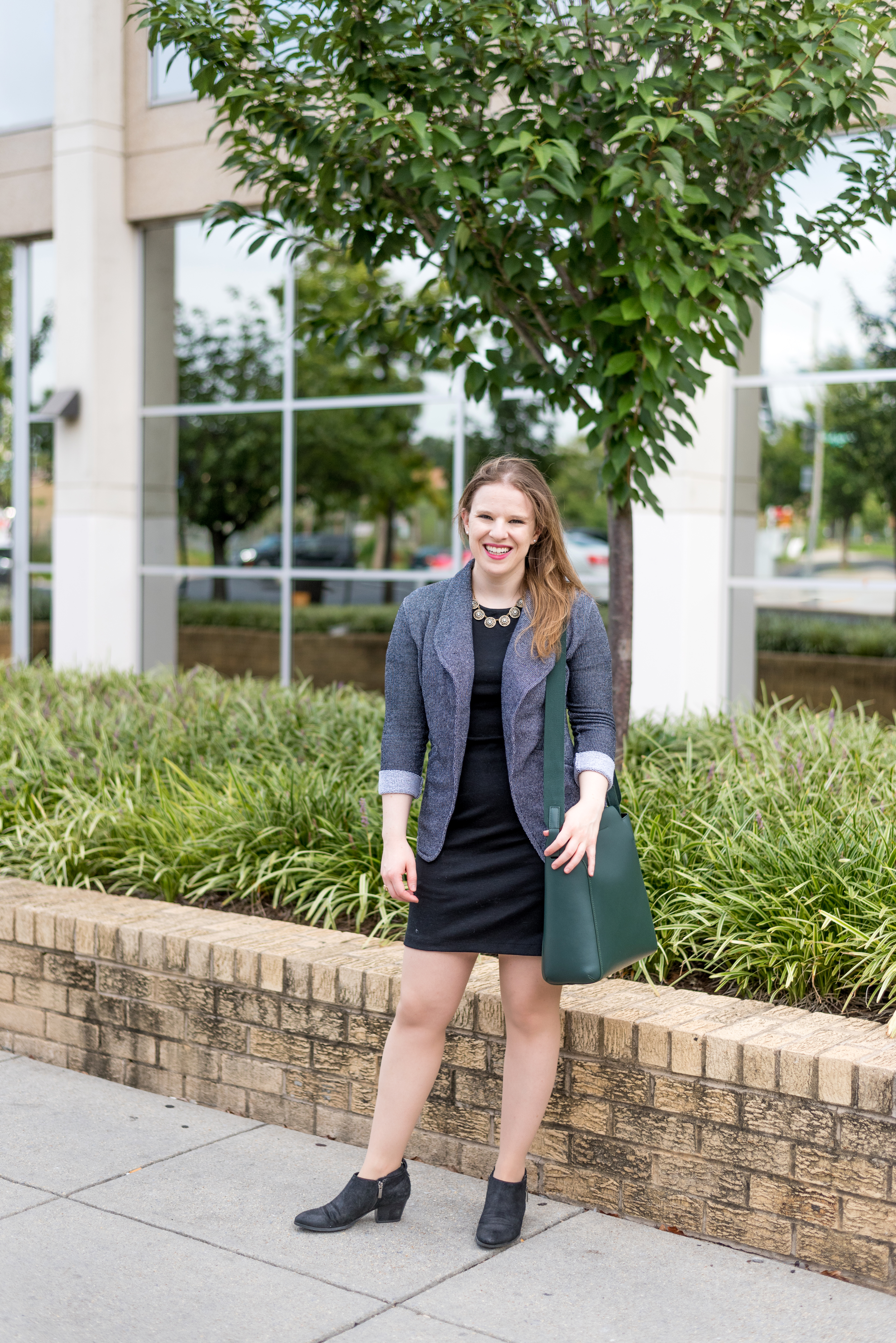 DC woman blogger wearing Old Navy ponte knit sheath dress
