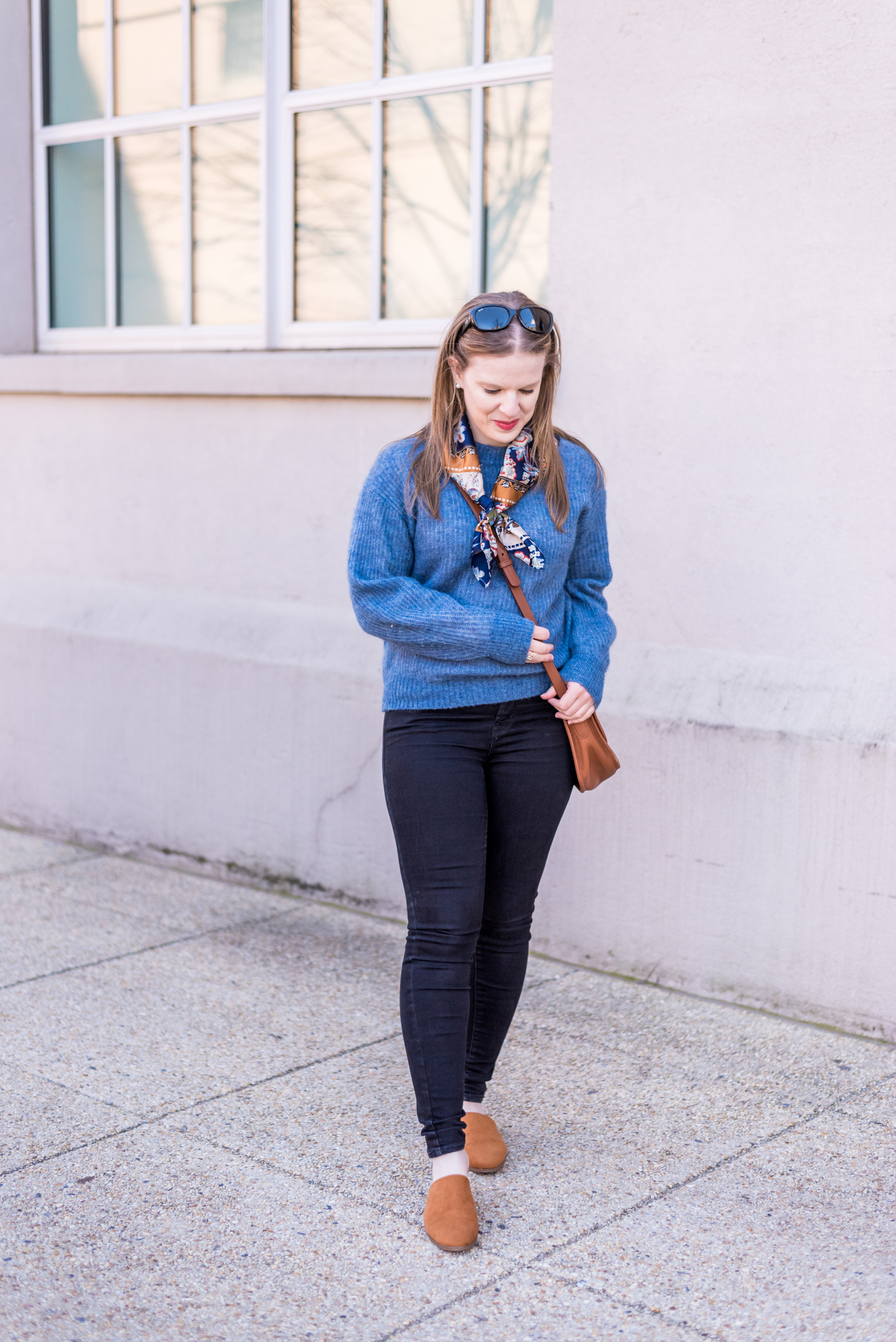 Everlane blue sweater DC woman blogger wearing Everlane The Oversized Alpaca Crew | How to Transition Sweaters from Winter to Spring