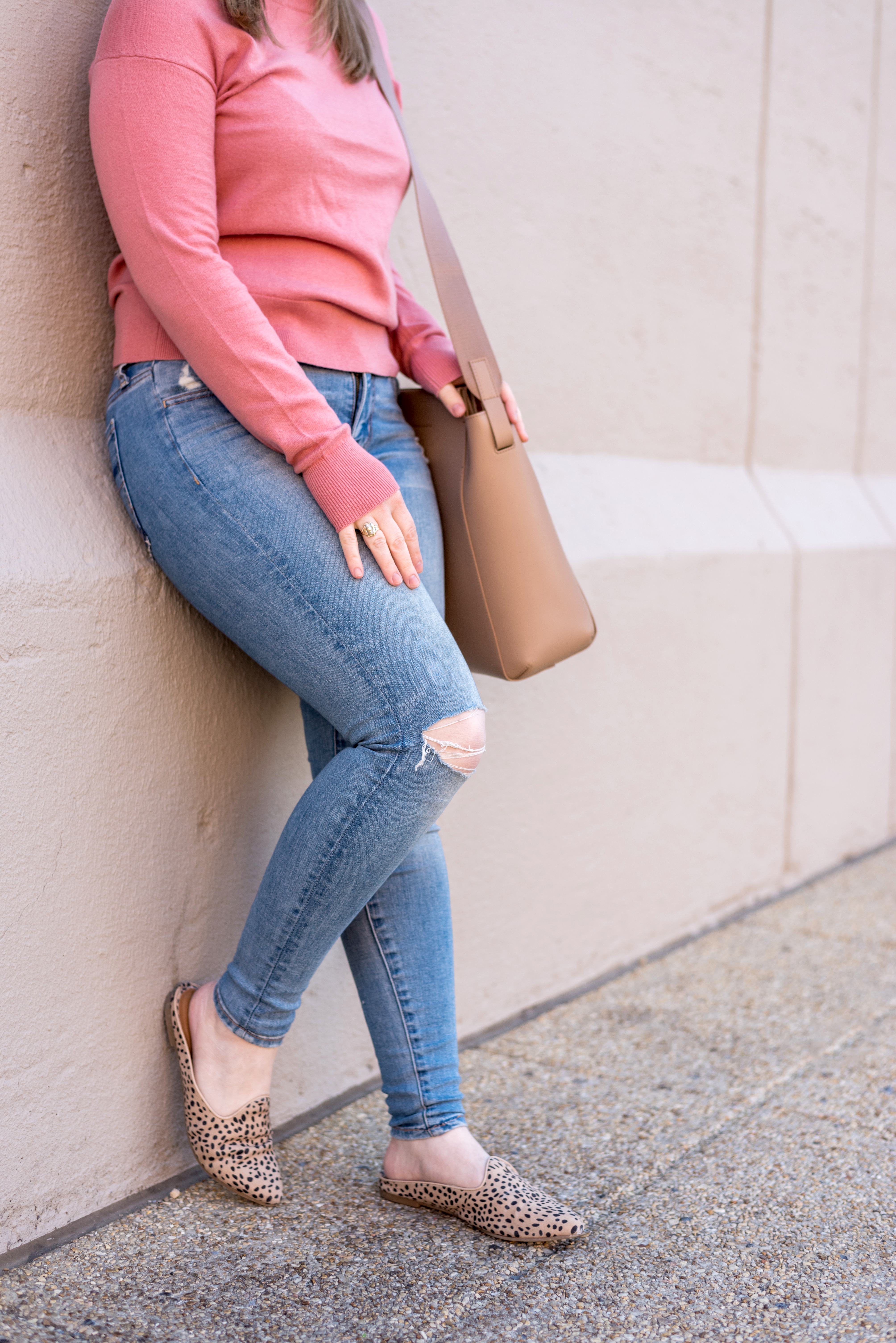 DC woman blogger wearing AE jegging in Quarantine