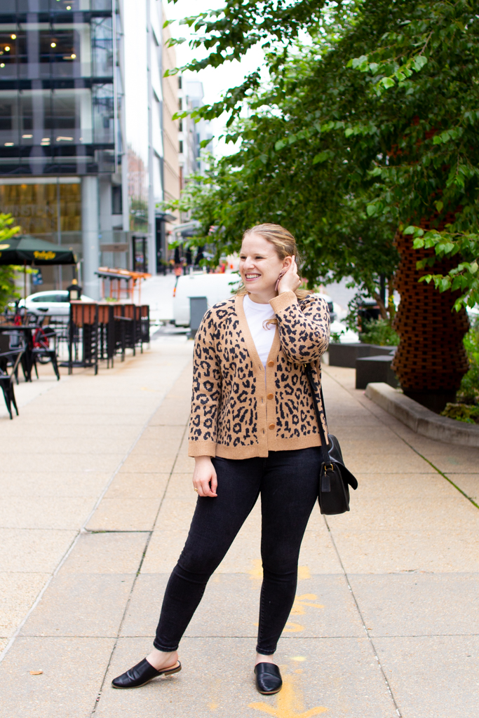 leopard print cardigan woman blogger wearing leopard print cardigan