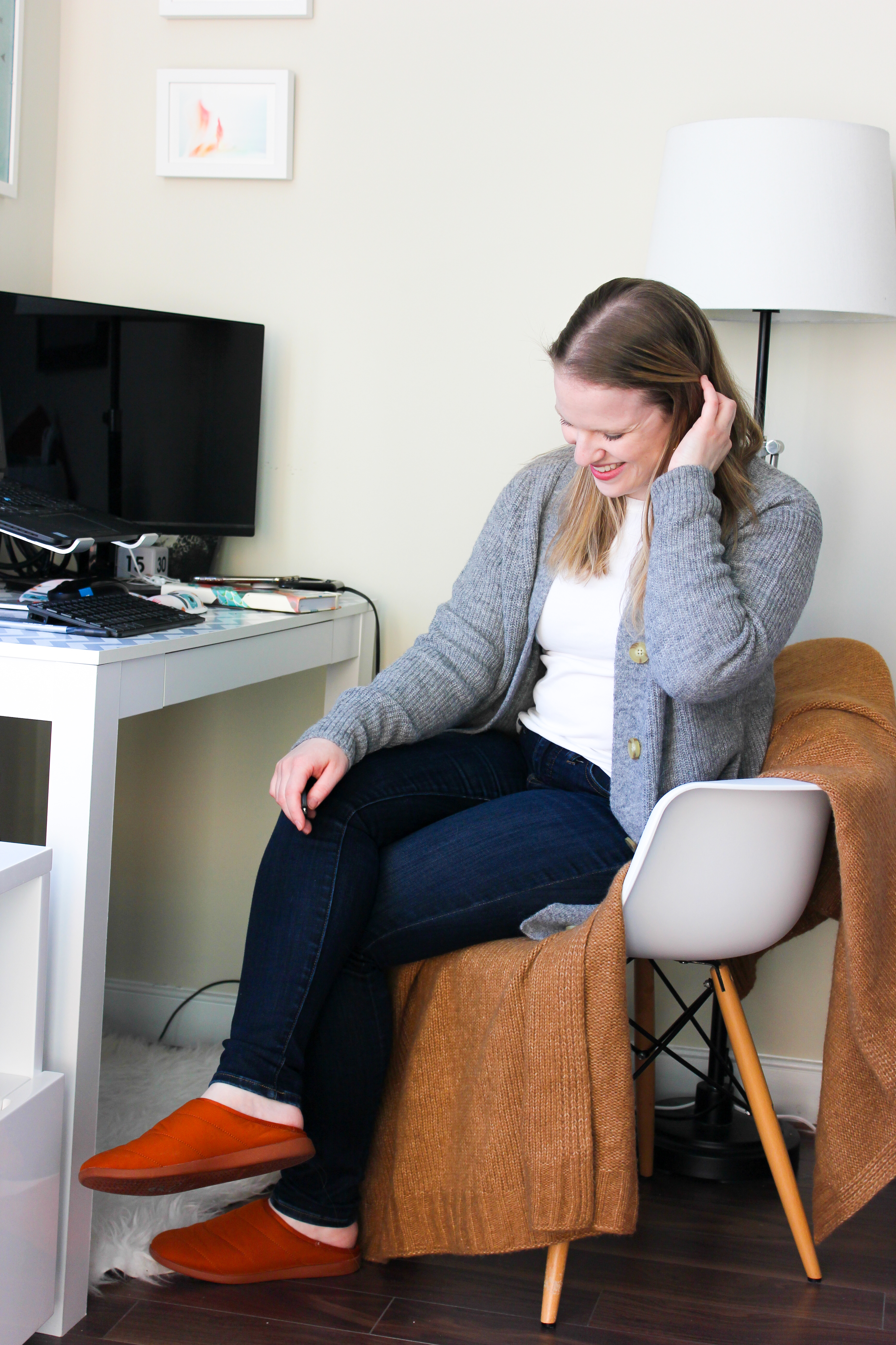 working from homein jeans woman blogger working form home wearing Everlane cardigan and Madewell jeans