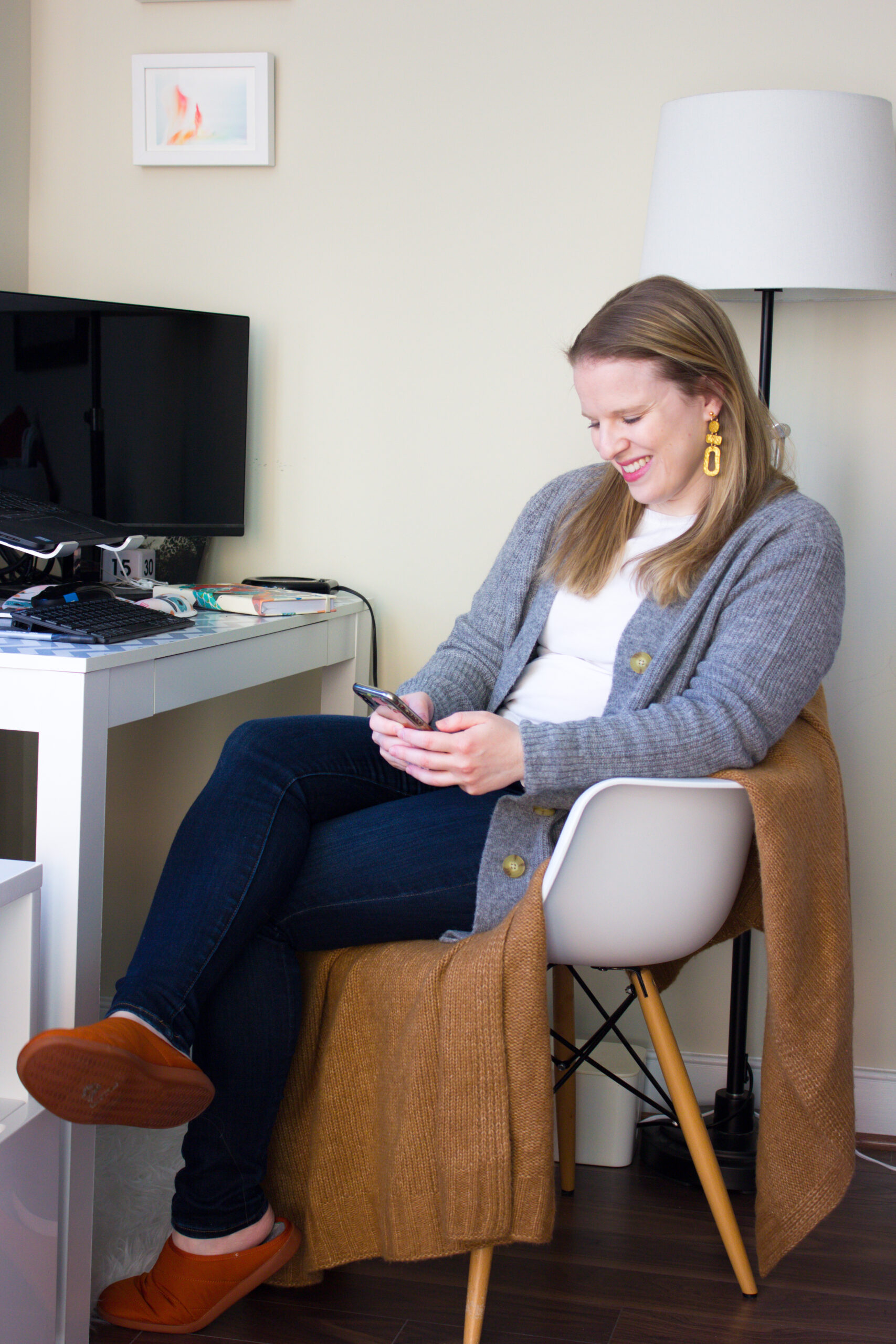 everlane cardigan Week Whatever of Quarantine Vol 11 | woman blogger working from home wearing Everlane cardigan